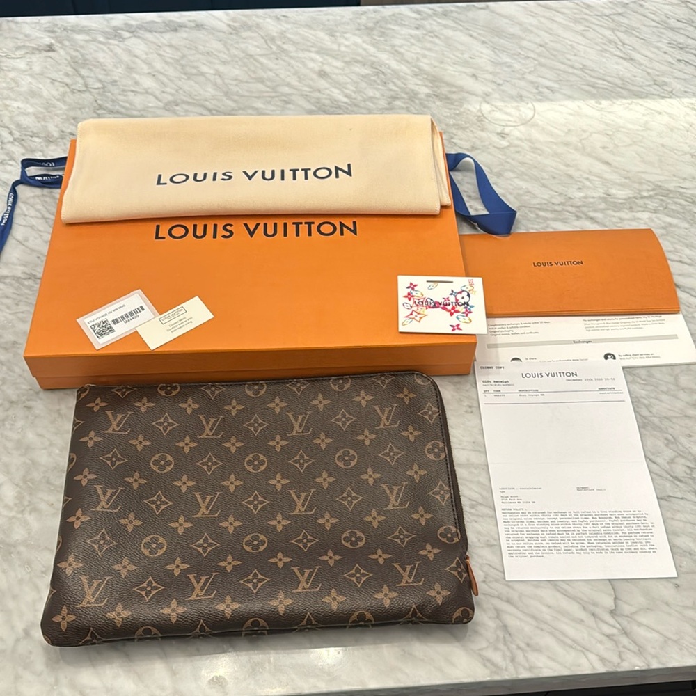 Louis Vuitton Etui Voyage MM in Monogram